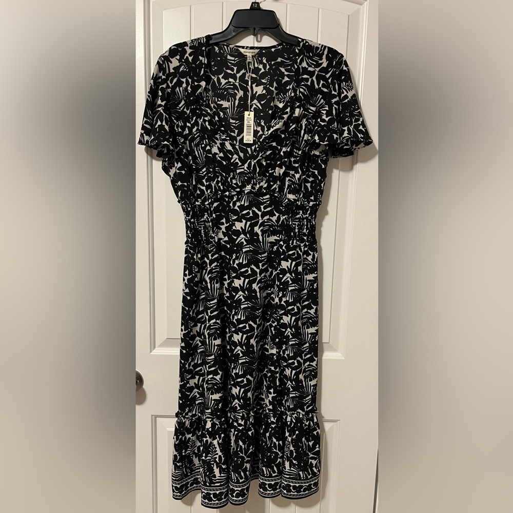 MaxStudio Black and White Flutter Sleeve Midi Dress